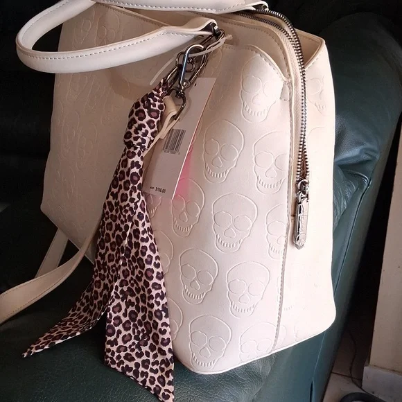 BETSEY JOHNSON Chalk color with Embossed Skulls & Bandana Purse. NWT. - Picture 7 of 15